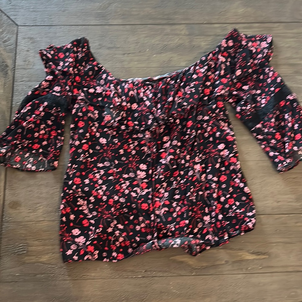 EUC Express Floral top size medium